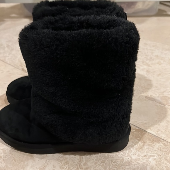 UGG Patten Sherpa Black on Black Boots - Picture 4 of 13